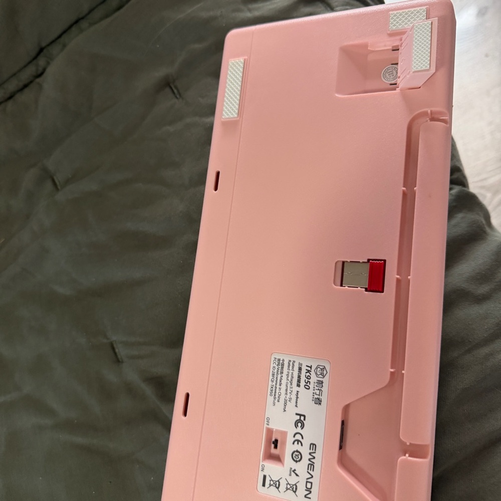 Pink Retro Round Keycap Keyboard - Picture 4 of 5